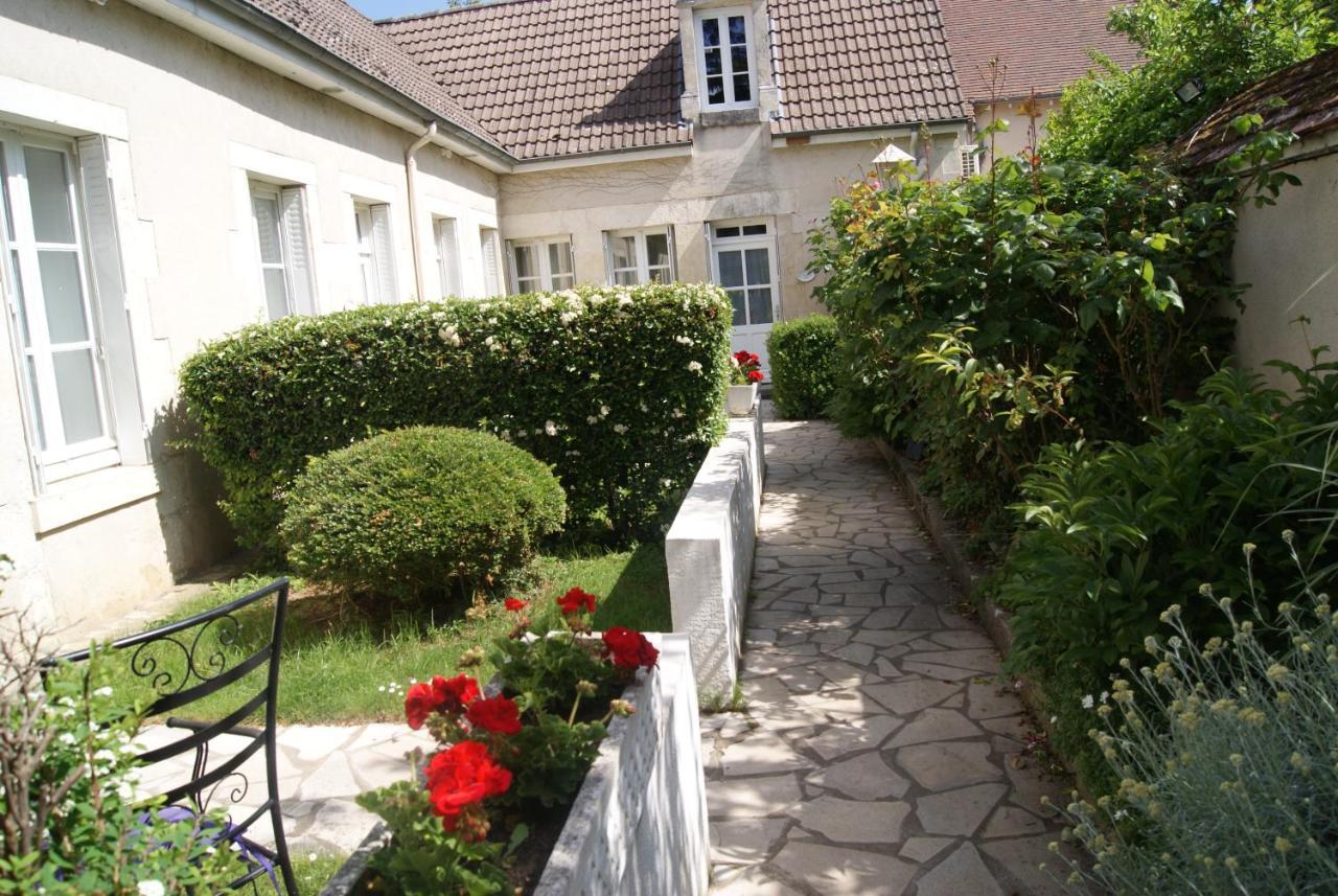 Hotel La Cognette A 25 Kilometres De Chateauroux Et 30 Kilometres De Bourges イスダン エクステリア 写真
