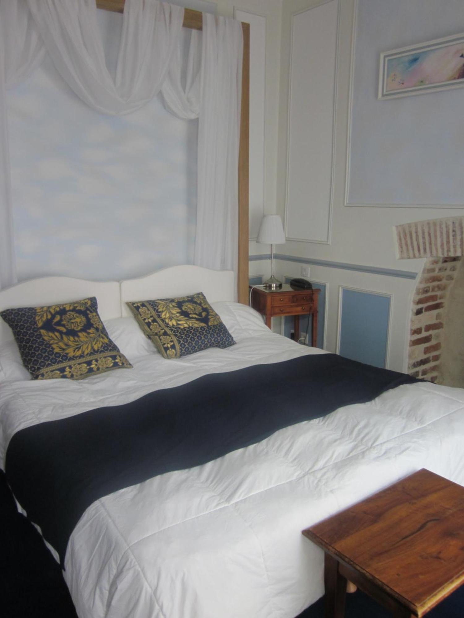 Hotel La Cognette A 25 Kilometres De Chateauroux Et 30 Kilometres De Bourges イスダン エクステリア 写真